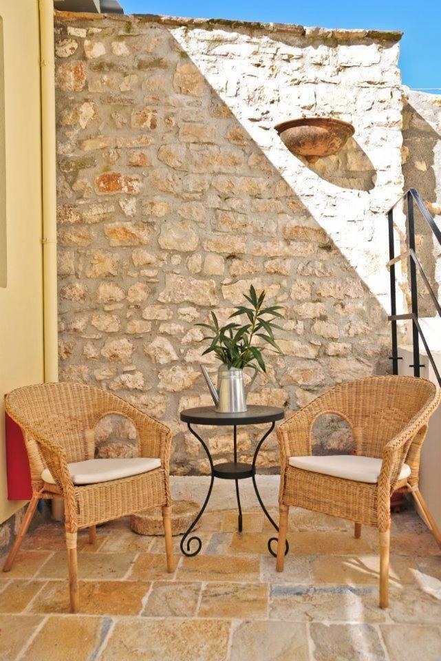 Platanos In The Castle Hotel Ioannina Bagian luar foto