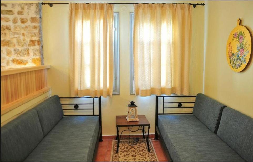 Platanos In The Castle Hotel Ioannina Bagian luar foto