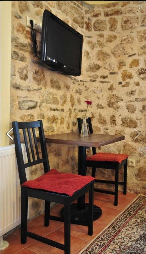 Platanos In The Castle Hotel Ioannina Bagian luar foto