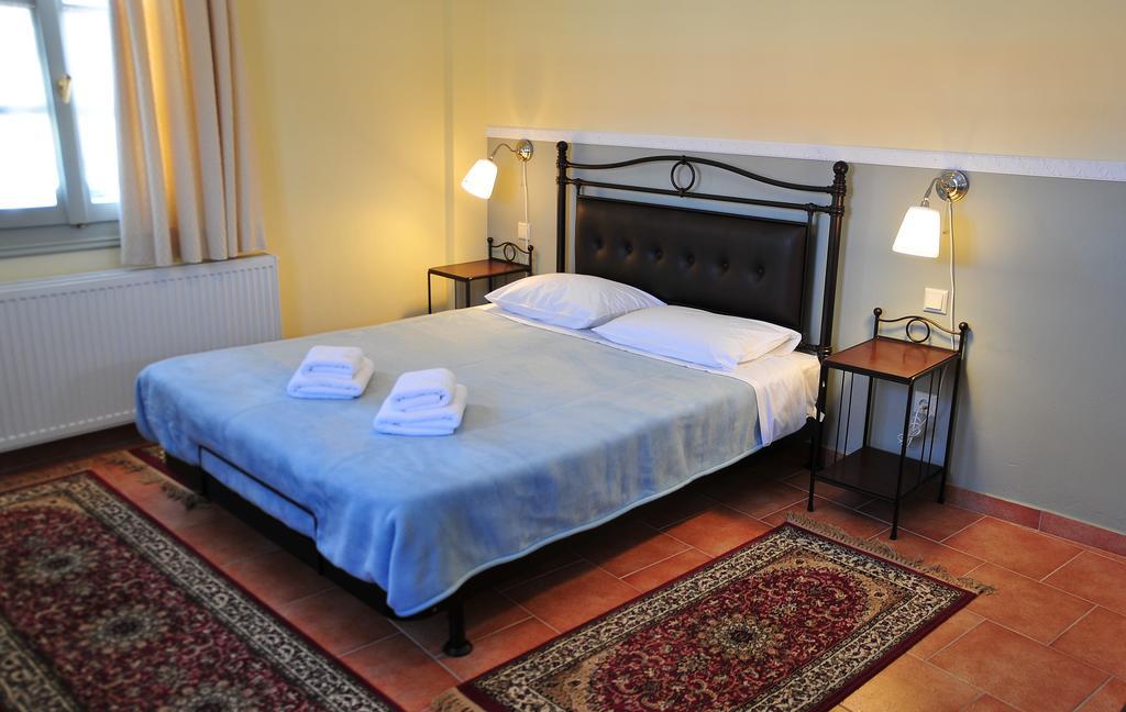 Platanos In The Castle Hotel Ioannina Bagian luar foto
